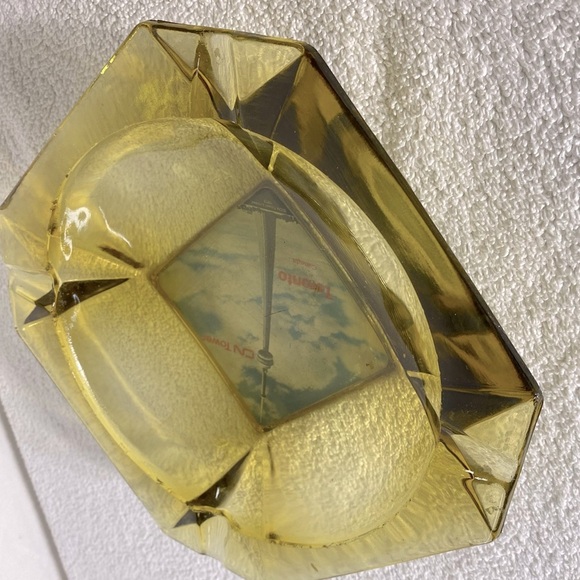 Vintage Yellow Amber Glass CN Tower Toronto Canada Ashtray Trinket Dish - Picture 5 of 10